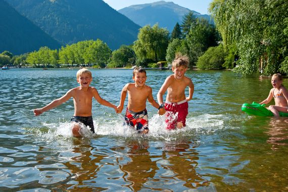 Water fun in Zeller See